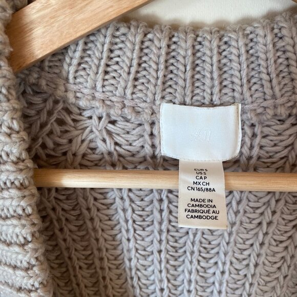 V-Neck Cardigan - Picture 3 of 5